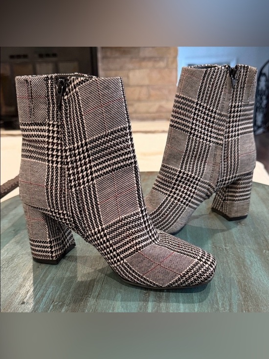 Sugar Shoes - Sugar - SGR-ELEMENT Plaid Block Heel Ankle Boots – Women’s Size 8M